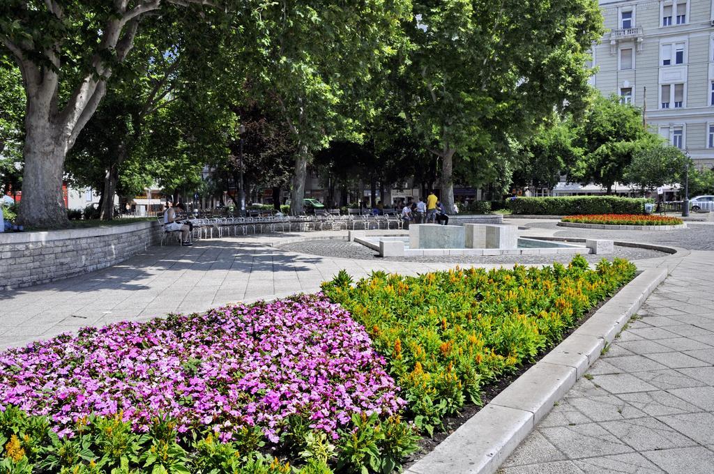 Small Paris Budapeszt Zewnętrze zdjęcie